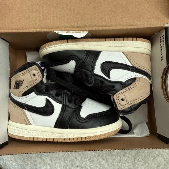 Nike Air Jordan Baby Sneakers "Latte" - Picture 7 of 9